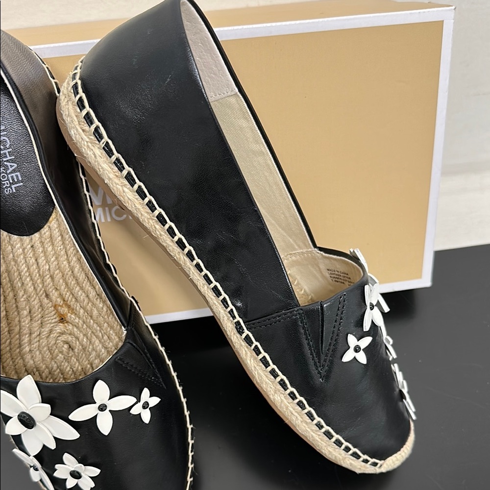 NIB Michael Kors Black Floral Espadrilles - Picture 2 of 4